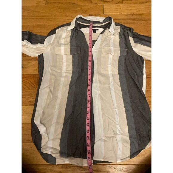 Ann Taylor Women's Long Sleeve Striped Blouse Size M Polyester/Rayon Gray/White - Picture 7 of 8